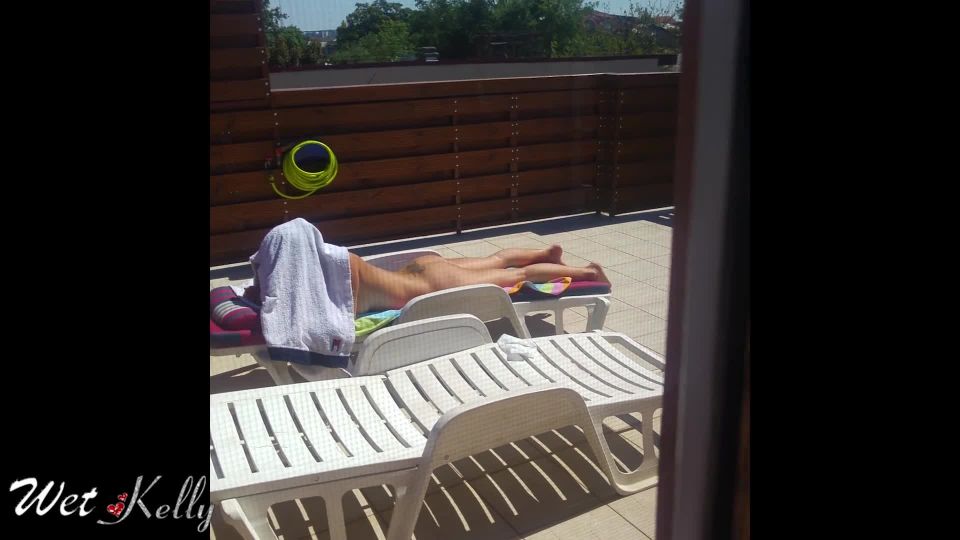 [Amateur] Wanking while my hot wife tanning her perfect ass. WetKelly