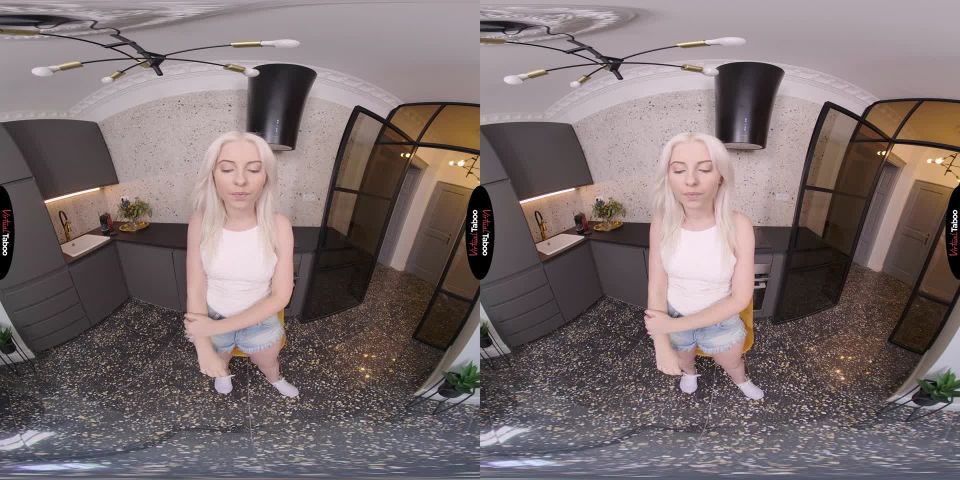 Naked For You - Lilly Bella Smartphone - (Virtual Reality)