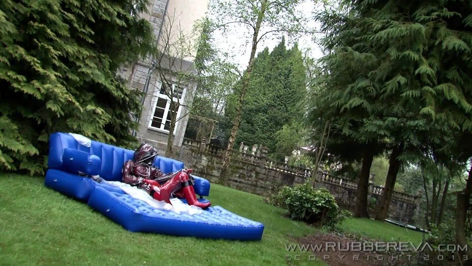 2013 EVAS GASMASKED GARDENER Part 01.