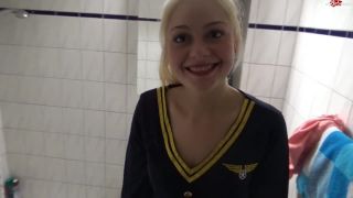 Trinity-pervers - Versaute Stewardess bläst und fickt gerne vor der Arbeit - *