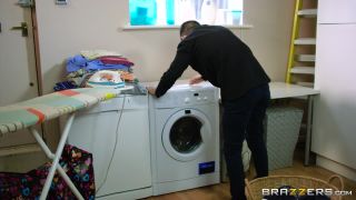 Valentina Ricci  Dirty Laundry Dirtier MILF (Full HD)