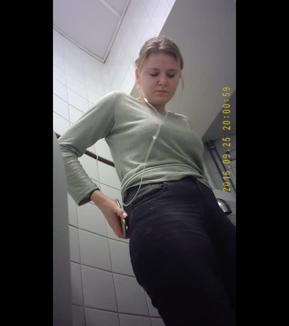Voyeur Student Restroom 176 - (Webcam)