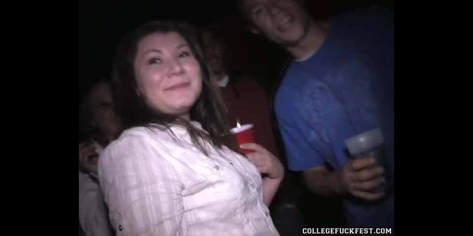 CollegeFuckFest Hot Tub Party 2 (mp4)