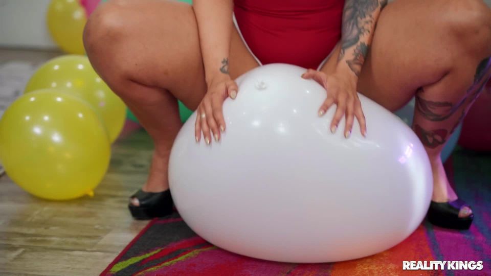 Balloons & Booty Party Amateur!