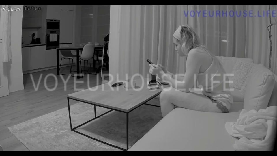Reallifecam - Barbie And Ken Have Oral Sex On Sofa 08.04.2024 720P - Voyeur