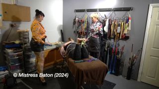 Nicholes Foot Destruction Strafkamer (Femdom porn)