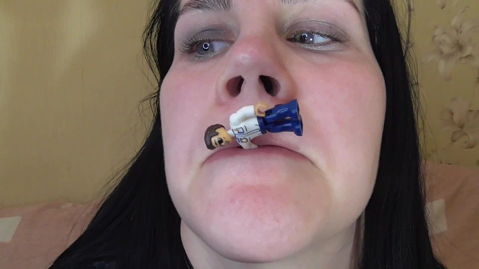 vídeo de adultos 7 Gigante Látex mujer domina, fetiche borracho en juego de roles