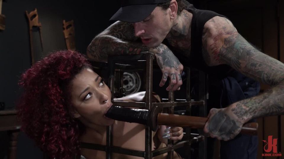 adulto xxx clip 49 Kink – Isla de Asfalto, Parte 2: Daisy Ducati y Ruckus en las cámaras femeninas ásperas del sexo