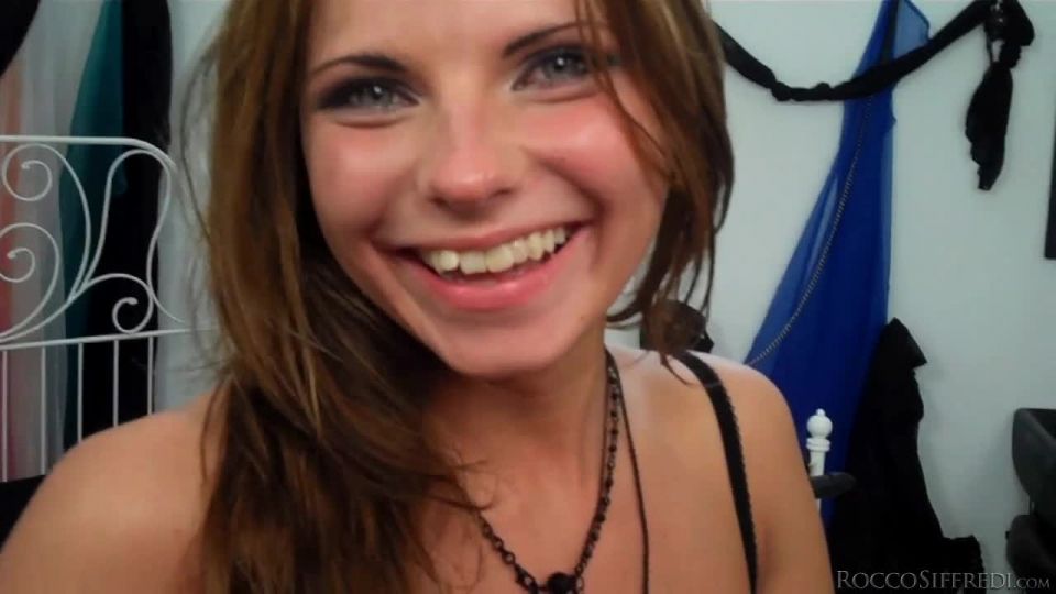 MEGAN VALE [RoccoSiffredi com] Megan Vale, Isabella Clark - X-Treme Gapes de Rocco 2 escena 1 (BTS)