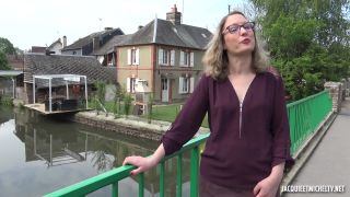 JacquieEtMichelTV e3077 2019-dominique-40-años-vieja-hace-el-show-en-home-1080p