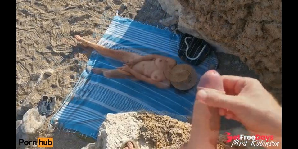 [GetFreeDays.com] Voyeur jerks off at the beach on masturbating Milf Adult Film October 2022