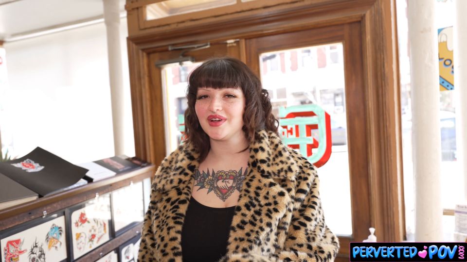 Big Ass Babe Trades Tattoo For Sex