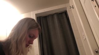 Naked_blonde_wife