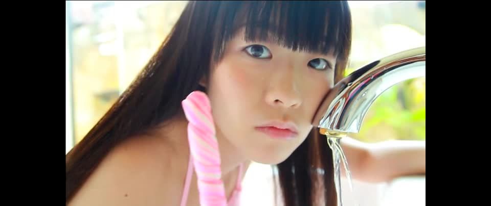 Pretty Asian teen Suzuka Ito shows her sexy  side