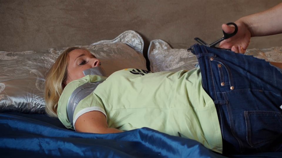 Bex White Tapeado y despojado por sus diamantes (VID0685, 1080p MP4).