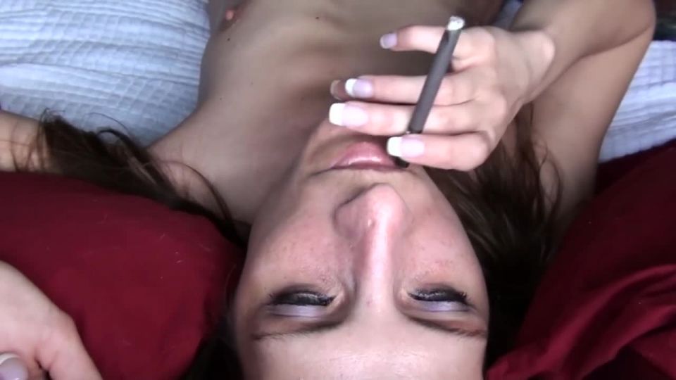 Marie madison smokes and  and gets thick creampie(porn)