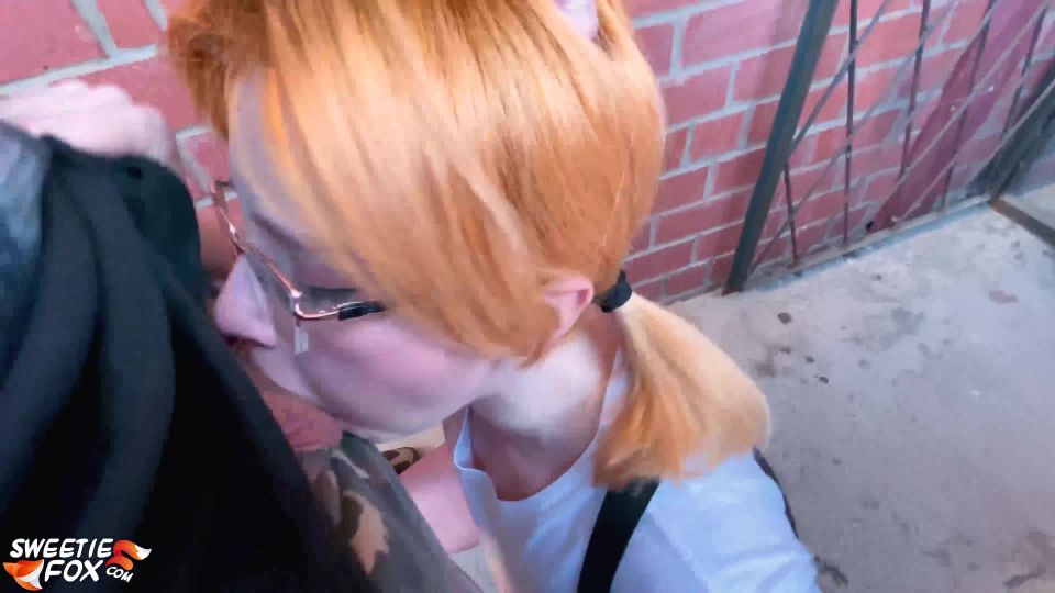 Sweety Fox - Caliente estudiante chica chupa su caramelo (Euro sexo)