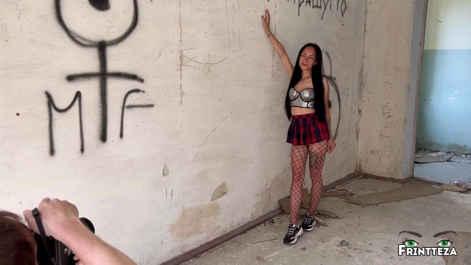 Russian Schoolgirl Sex With A Photographer In An Abandoned Building.