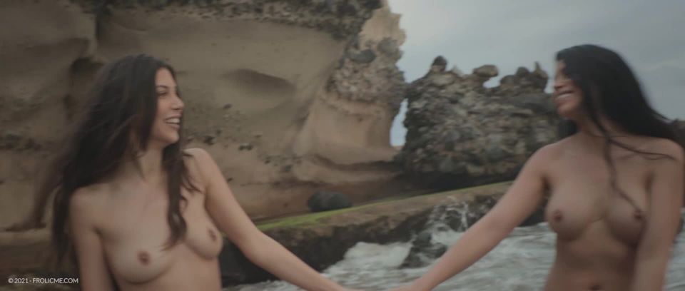 Anya Krey, Julia de Luca - Sea Sex (2021) - Julia de luca