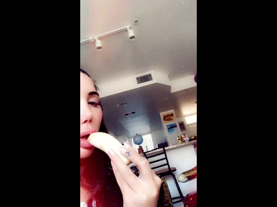 Jenna bentley () Jennabentley - play time with the banana yummy 22-08-2019