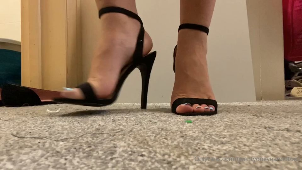 Finebritishfeet fetish Finebritishfeet aka tickletoesuk - 06-15-2020 OnlyFans Video - Trying on a couple different types of shoes video