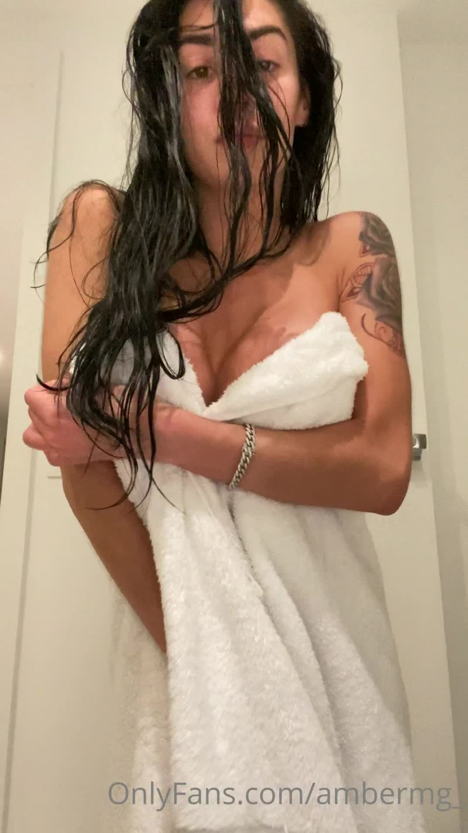 COLLEGE GIRL - ambermg vip () Ambermgvip - fresh out of the shower 04-05-2020