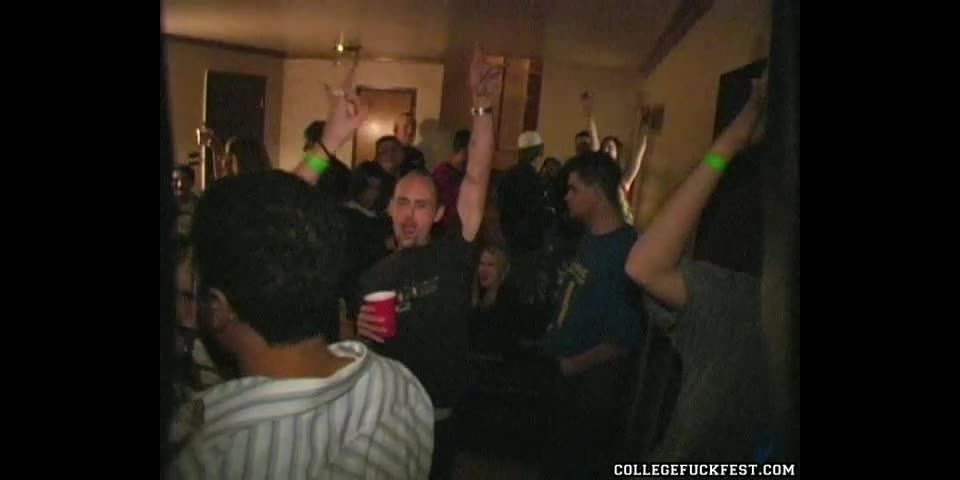 CollegeFuckFest New Years Groupsex Party (mp4)