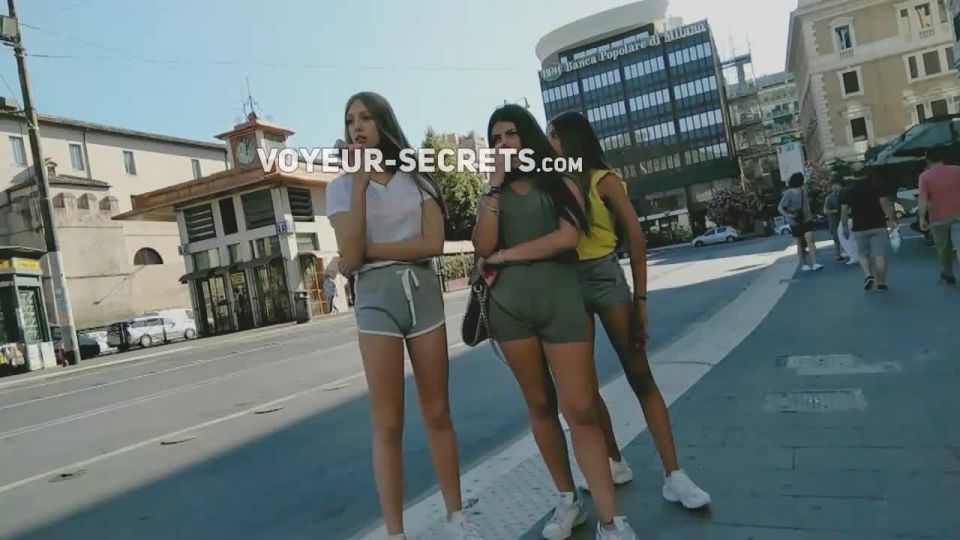 Incredible trio of teens in booty shorts