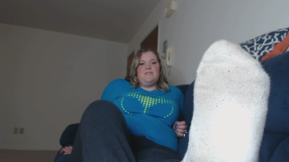 porn clip 27 Goddess Lisa Lux – Worshiping My Gym Shoes and Socks | dirty talking | femdom porn spit fetish porn