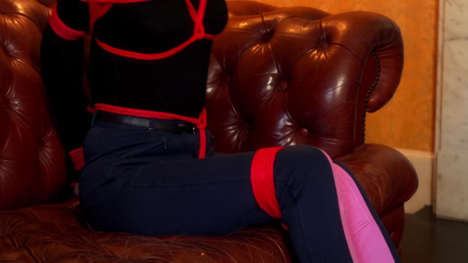 adult xxx video 42 Elegancia Restringida: Ecuestre Kourtney experimentos Junto con la esclavitud - fetiche - fetiche porno lesbianas bdsm porno hd