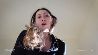 Látex n Chill - sin remordimientos Diosa Femdom porno.