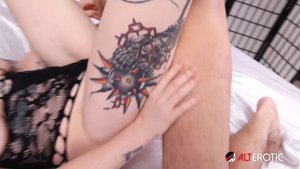 Alt Erótica - Lorelai Leigh toma un viejo Gonzo de moda follando