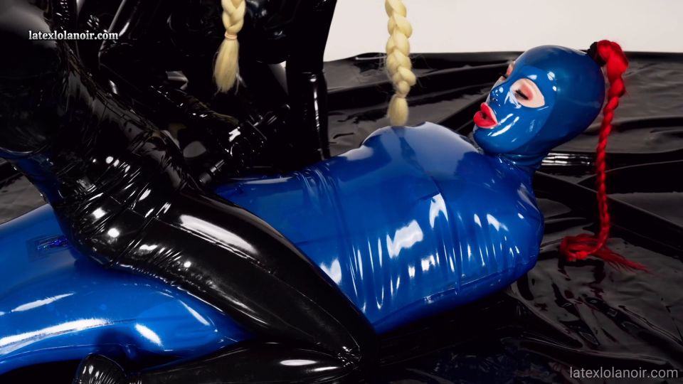 LatexLolaNoir - Atrapado.