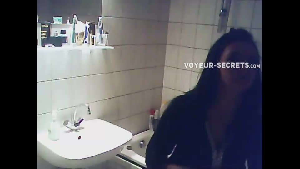 Sweet naked daughter in the bathroom Voyeur