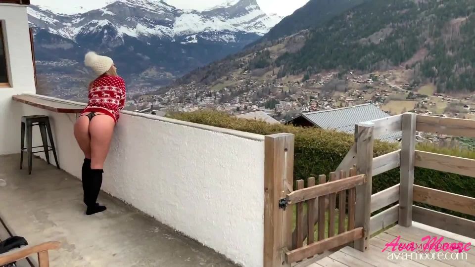 Ava Moore – I Show Myself on My Balcony for Everyone to See bigtits 