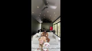 Izzy Tragas - Me jode en la casa de cristal FullHD 1080p - adolescente