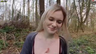 LovlyLuna - Public Sex im Park