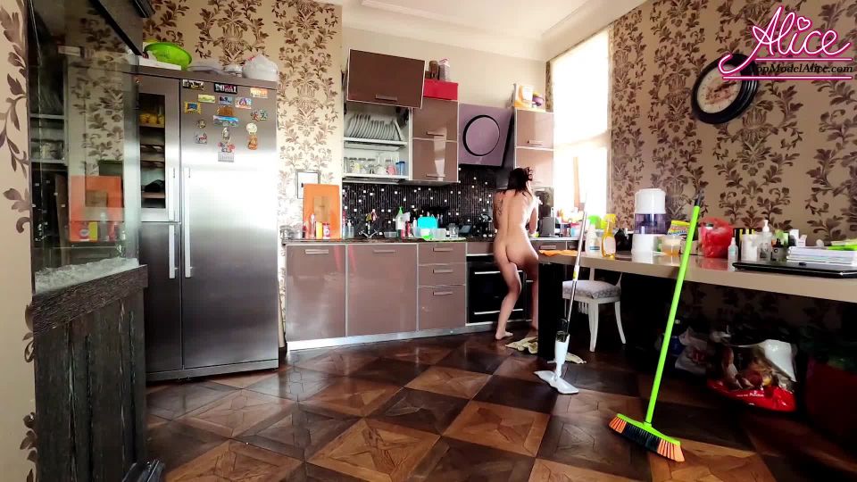 Sexy Wife Fun Dancing Naked While Cleaning the House[Hot!]