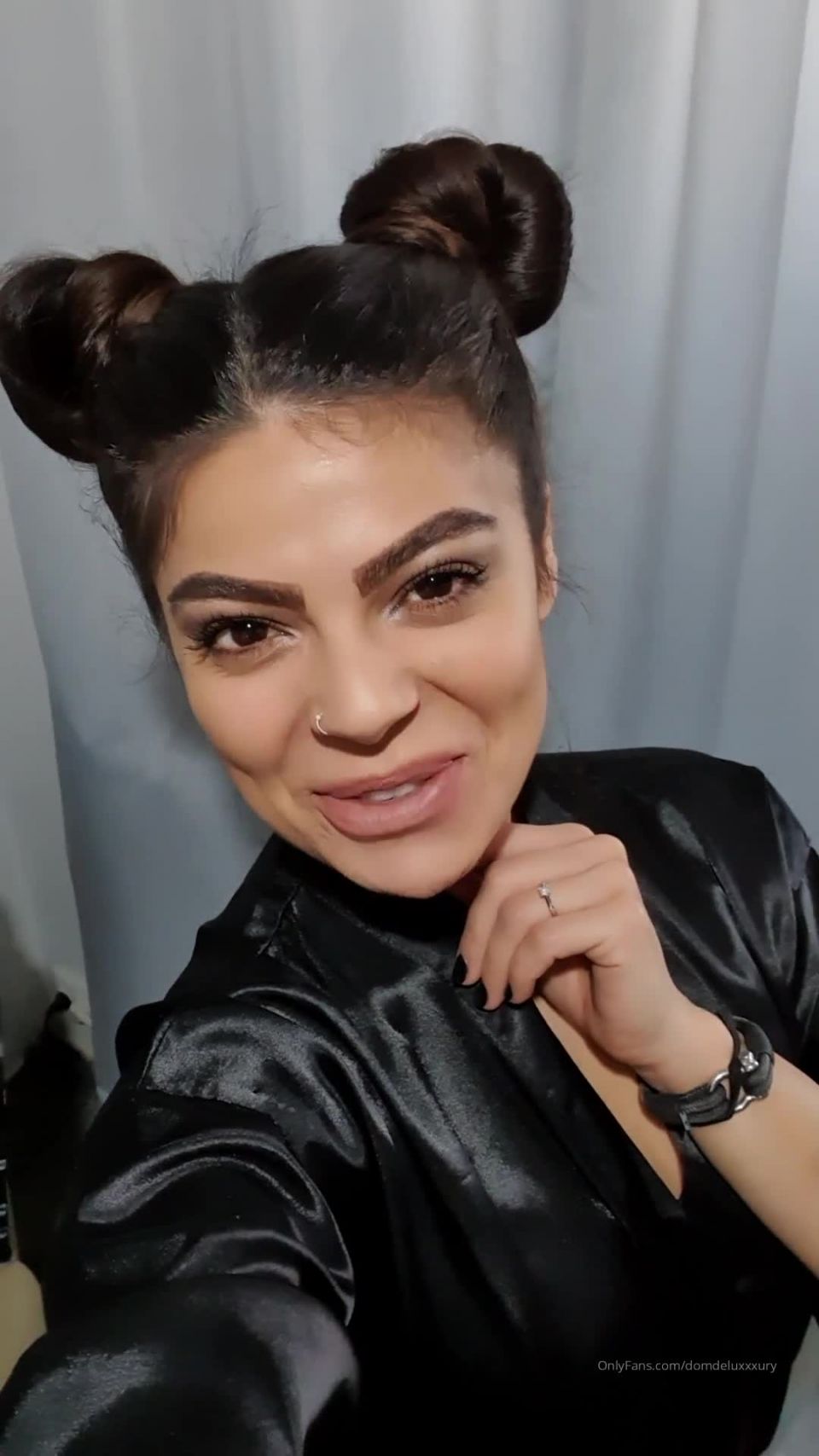 Goddess Domdeluxury - domdeluxury - Siterip - K2S - UBIQFILE () Good morning little mouses today i have my sister as guest and i want her to feel spoiled a