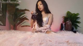 Tantalizing video clip with Empress Jennifer.