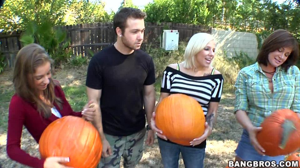 Lylith LaveyFuckTeamFive - 2011 11 11 Pumpkin Patch Fucking - Tory Lane, Lylith Lavey, Presley Hart