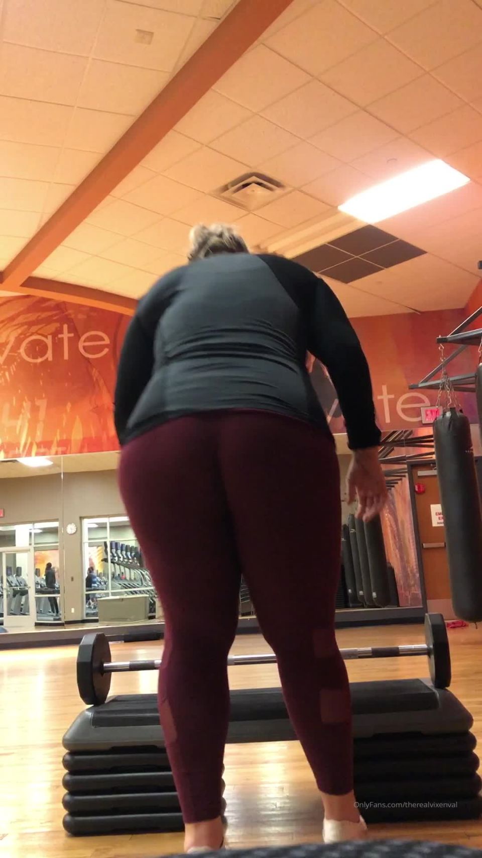 VixenVal (@therealvixenval) Who wants me to post more stuff from the gym 20-10-2019 - MILF