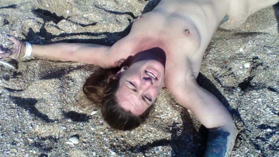 adulto xxx vídeo 36 Fayth en el fuego – Atracado desnudo en la playa  bdsm  fetiche de la femdom pública