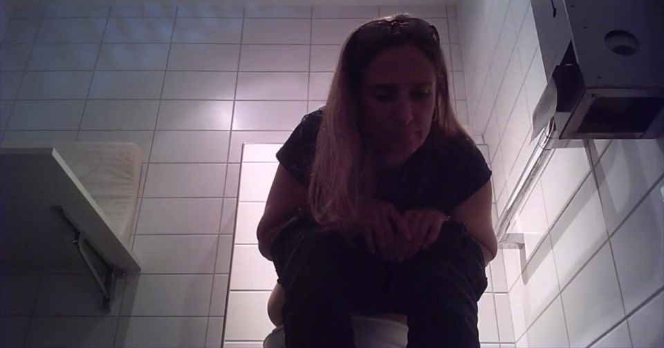 Voyeur – Swiss Toilet 9 - [Webcam]