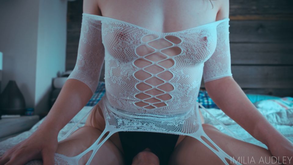 Imilia Audley - Futa Cock Creciendo Suero te hace encoger - 4K 2160P