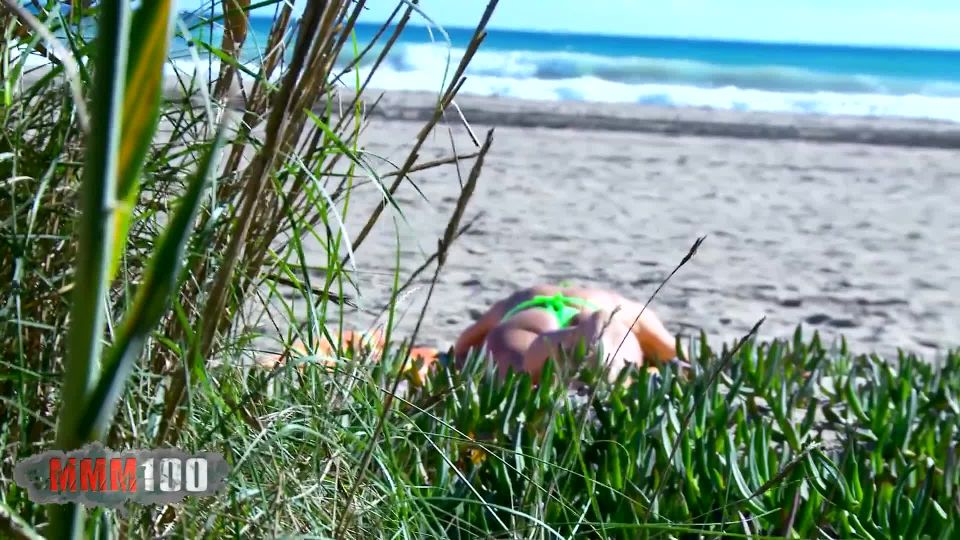 Fucking valentinas perfect ass at the beach feat valentina bia....