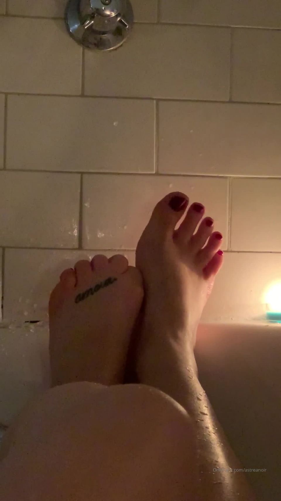 Onlyfans - Astrea Noir - astreanoirJoin me and my adorable feet in the tub - 22-03-2020