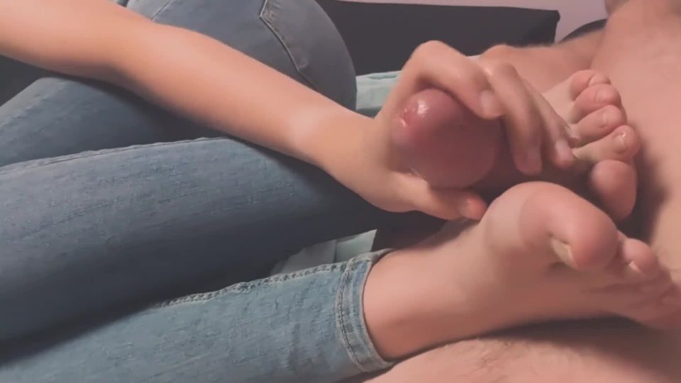 Porn online Footjob – Cute Teen in Tight Jeans is doing Great Footjobhandjob (MP4, FullHD, 1920×1080) Watch Online or Download!