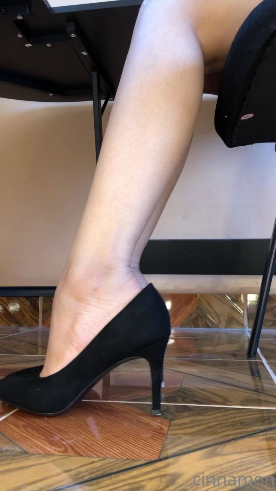 Cinnamonfeet2 - Goddess Cinnamon VIP () Cinnamonfeet - the look you get under my desk while im workingwould you be tempted to hide under m 24-03-2021