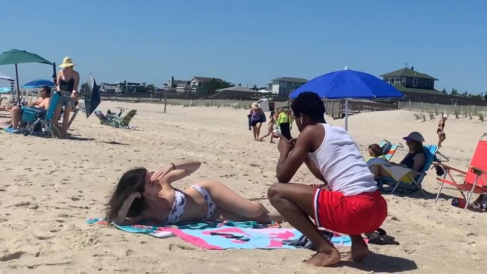Black boyfriend snaps photos of his white girlfriend